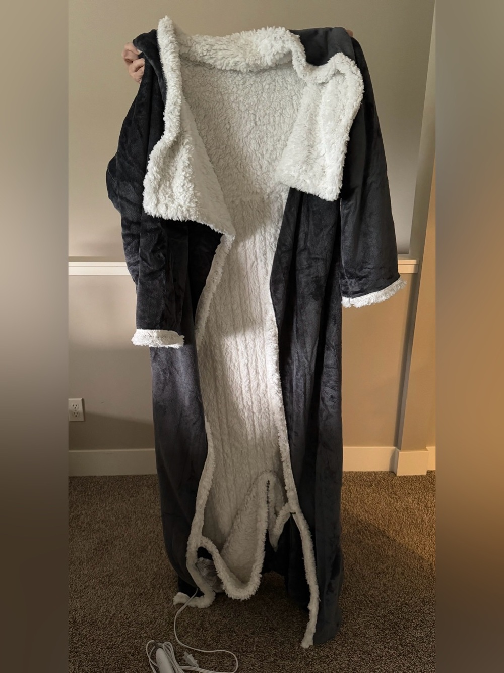 Full-body wearable electric heated blanket robe. Unisex one size. New